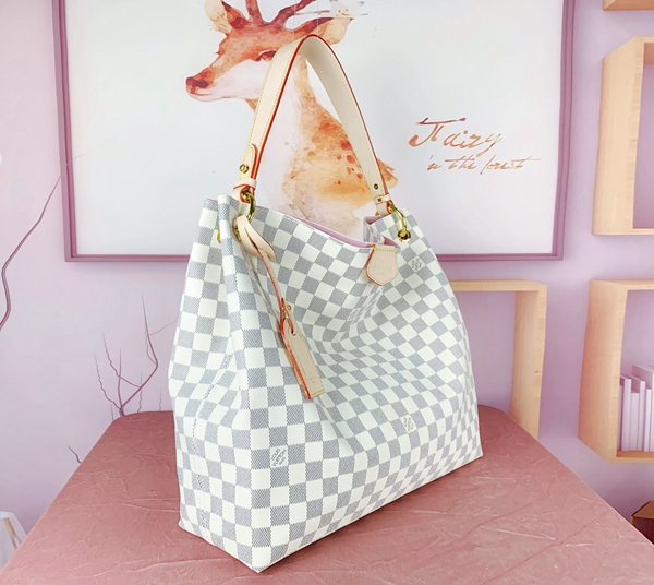 ルイヴィトンバッグ背面デザイン